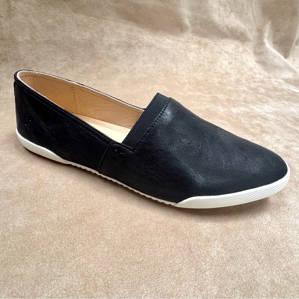 New Frye Melanie Soft Leather Slip On Flats Sneakers Black Leather 8.5 Box - Picture 2 of 13